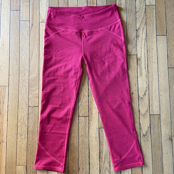 Fabletics ✨Cropped Leggings ✨ - Picture 2 of 4